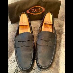 Tod’s Black Leather Pebbled Grain Penny Loafer Drivers